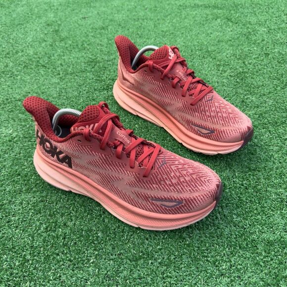 HOKA ONE ONE CLIFTON 9 - Women’s Running Shoes - SIZE 7B